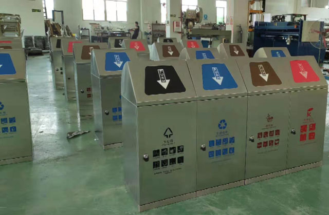 不銹鋼室內(nèi)干濕四分類(lèi)推蓋式垃圾箱